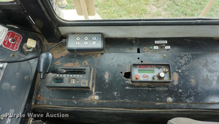 image for item DD7911 1998 Tyler 4330 applicator