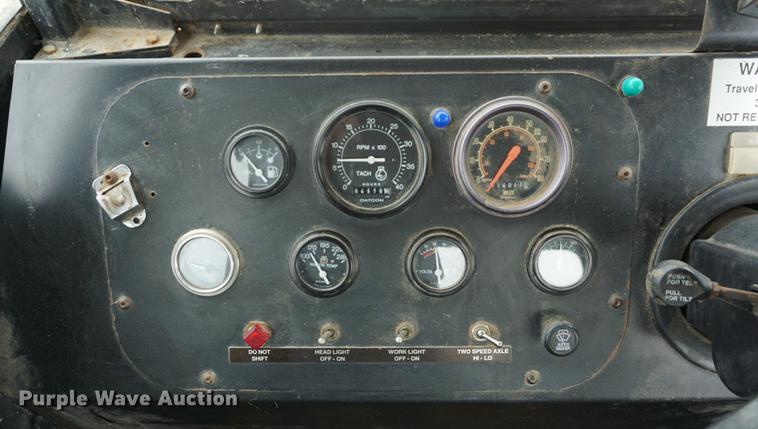 image for item DD7911 1998 Tyler 4330 applicator