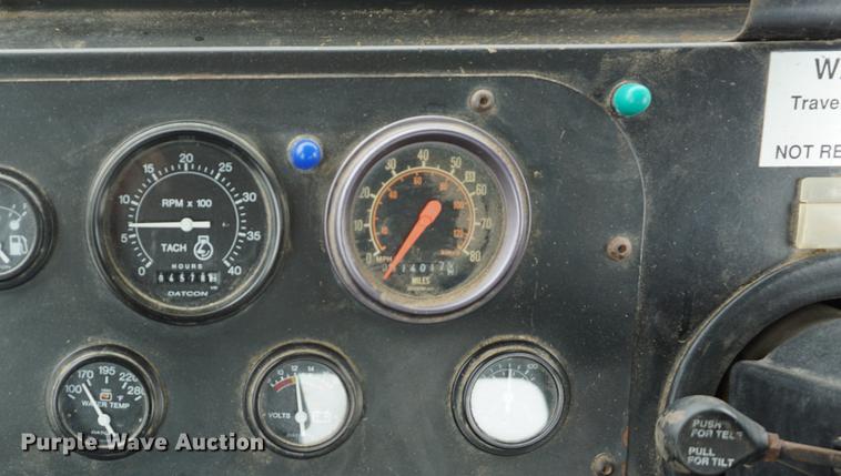 image for item DD7911 1998 Tyler 4330 applicator