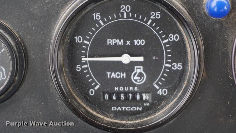 image for item DD7911 1998 Tyler 4330 applicator