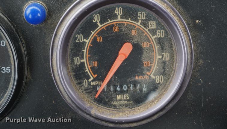 image for item DD7911 1998 Tyler 4330 applicator