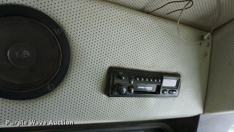 image for item DD7911 1998 Tyler 4330 applicator