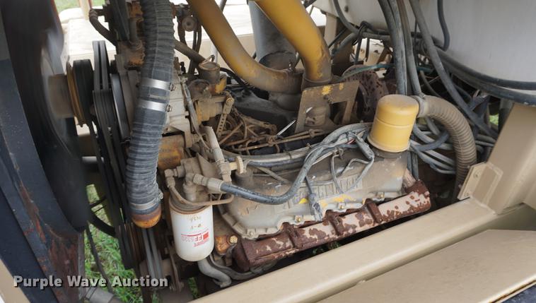 image for item DD7911 1998 Tyler 4330 applicator