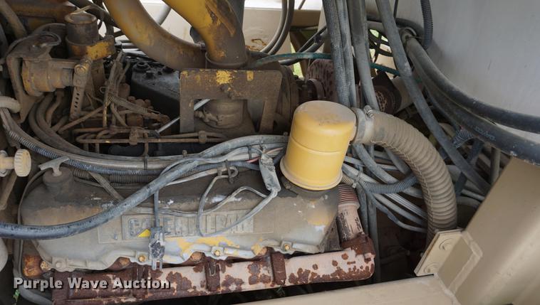 image for item DD7911 1998 Tyler 4330 applicator