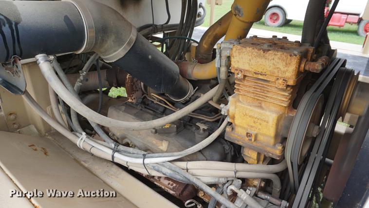 image for item DD7911 1998 Tyler 4330 applicator