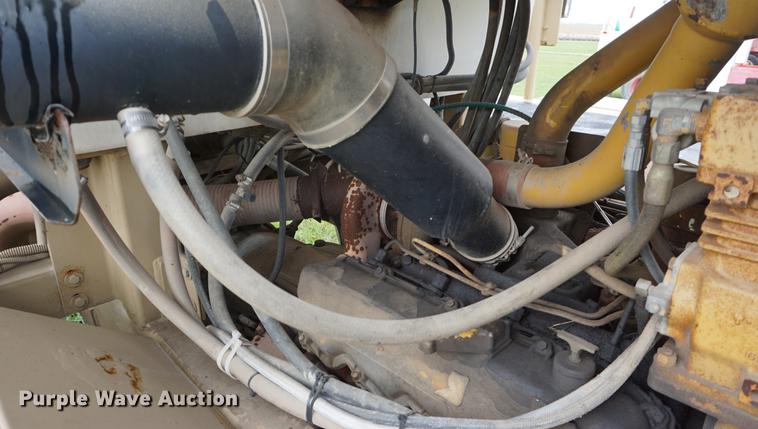 image for item DD7911 1998 Tyler 4330 applicator