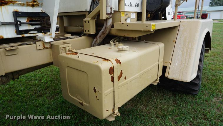 image for item DD7911 1998 Tyler 4330 applicator