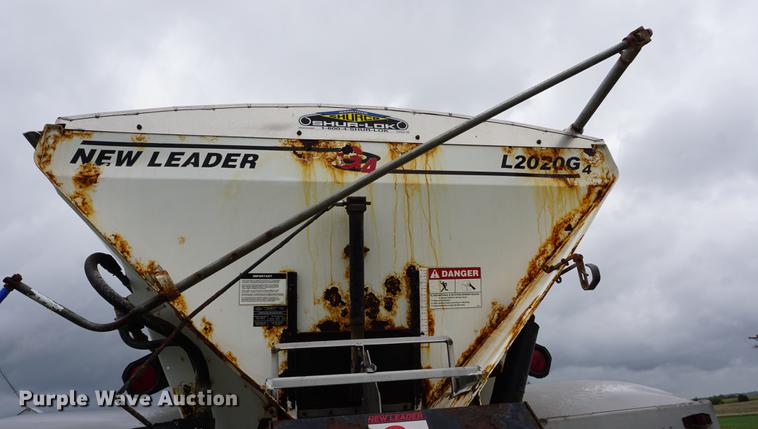 image for item DD7911 1998 Tyler 4330 applicator