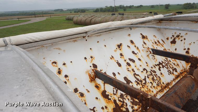 image for item DD7911 1998 Tyler 4330 applicator