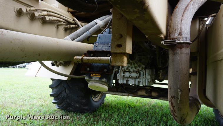 image for item DD7911 1998 Tyler 4330 applicator