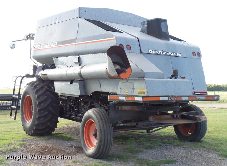 image for item DD8364 Gleaner N7 combine