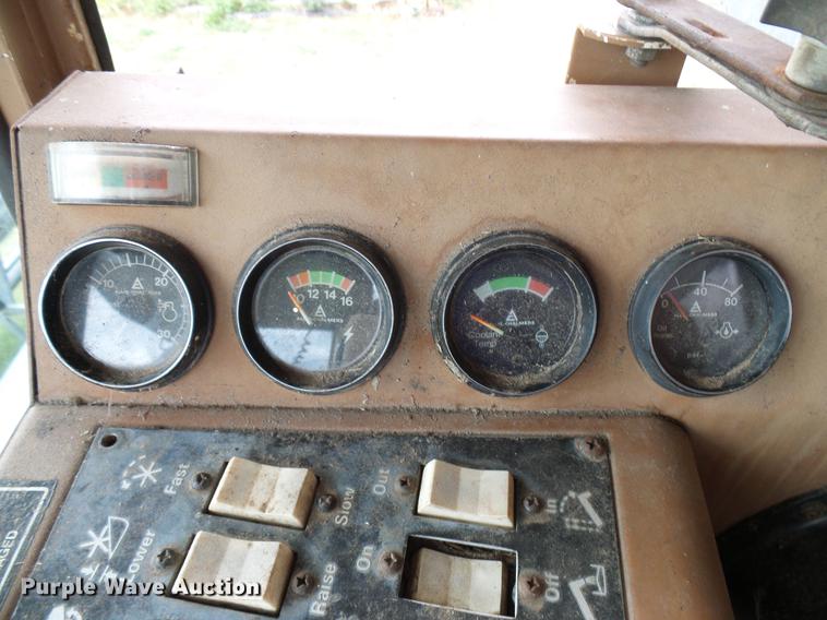 image for item DD8364 Gleaner N7 combine