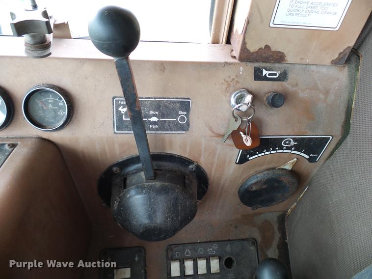 image for item DD8364 Gleaner N7 combine