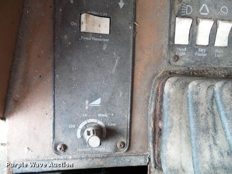 image for item DD8364 Gleaner N7 combine