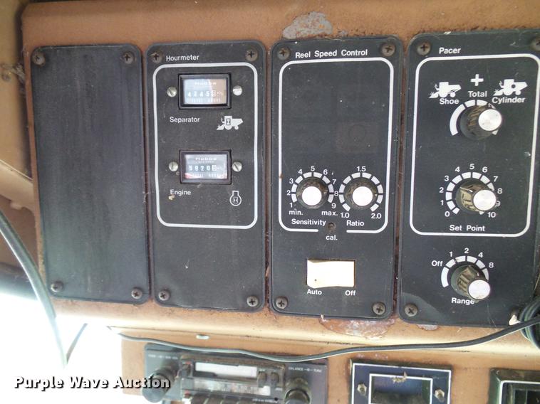 image for item DD8364 Gleaner N7 combine