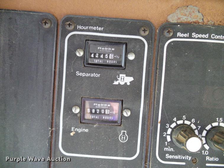 image for item DD8364 Gleaner N7 combine