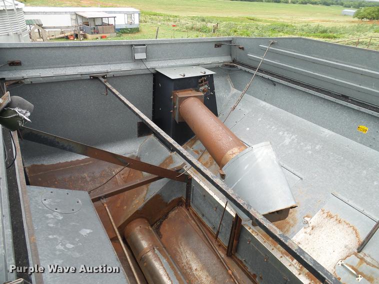 image for item DD8364 Gleaner N7 combine