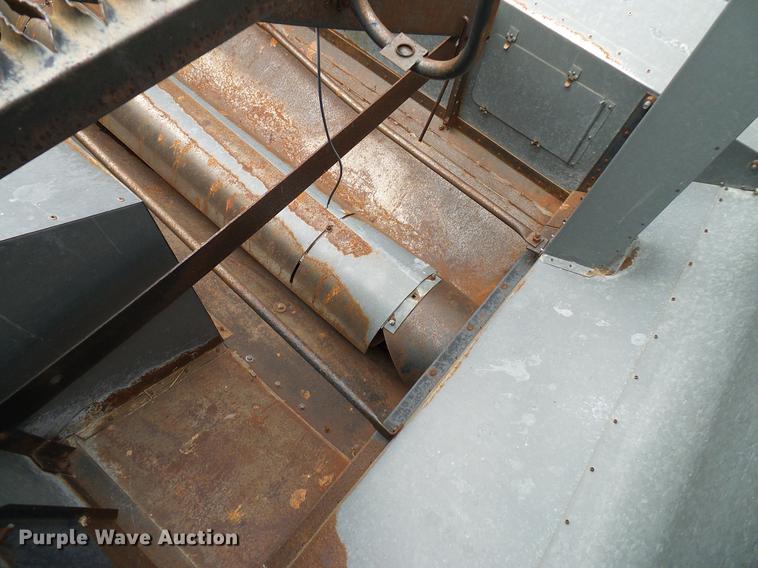 image for item DD8364 Gleaner N7 combine