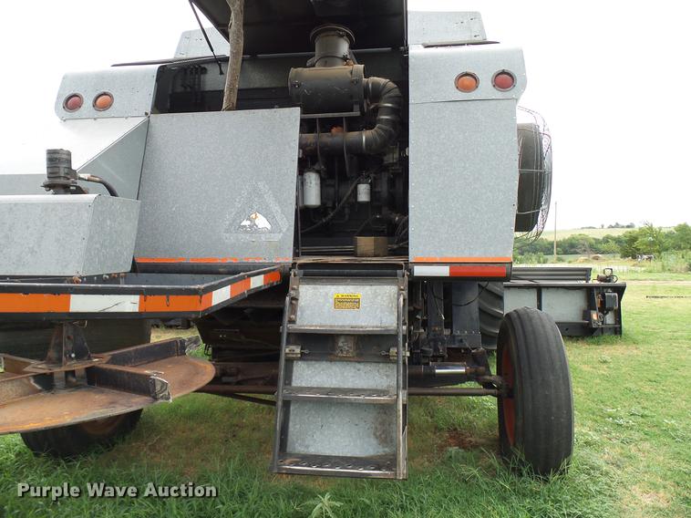 image for item DD8364 Gleaner N7 combine
