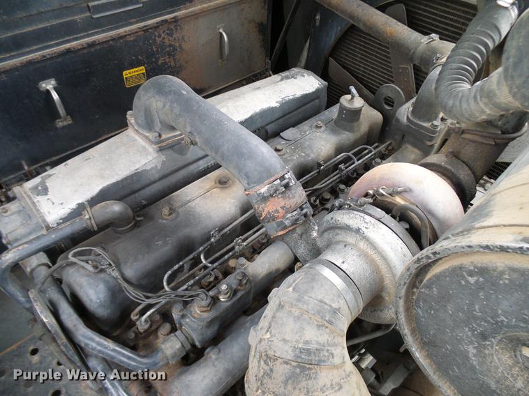 image for item DD8364 Gleaner N7 combine