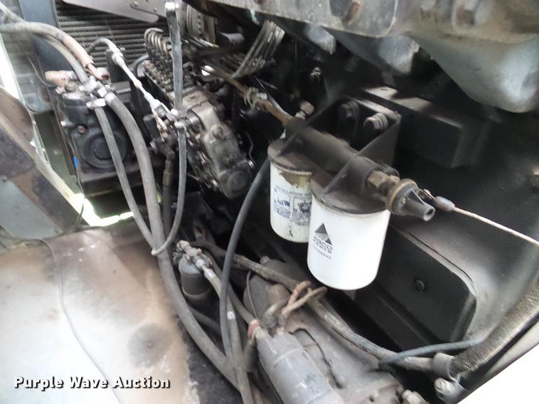 image for item DD8364 Gleaner N7 combine