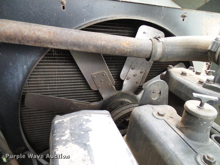 image for item DD8364 Gleaner N7 combine