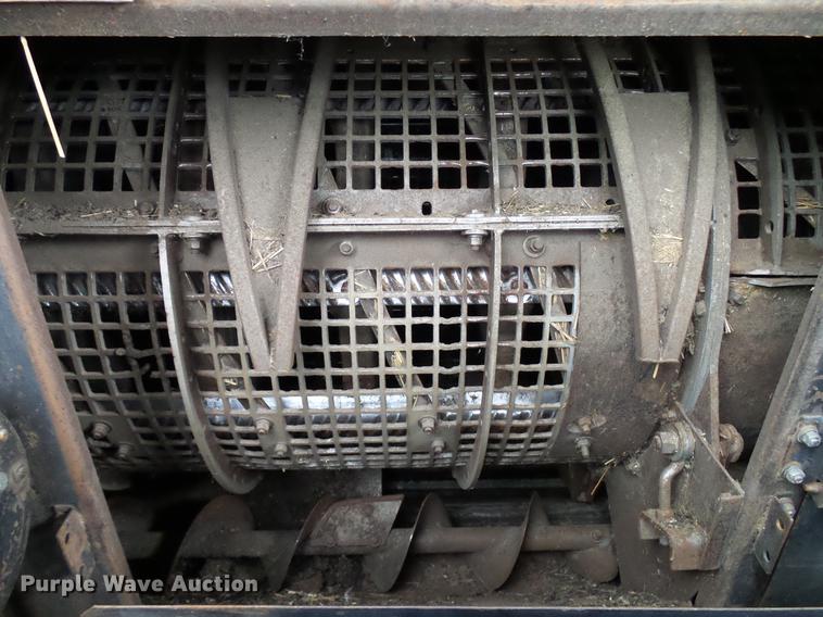 image for item DD8364 Gleaner N7 combine