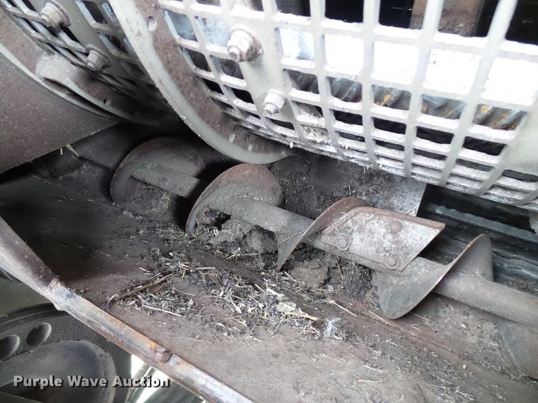 image for item DD8364 Gleaner N7 combine