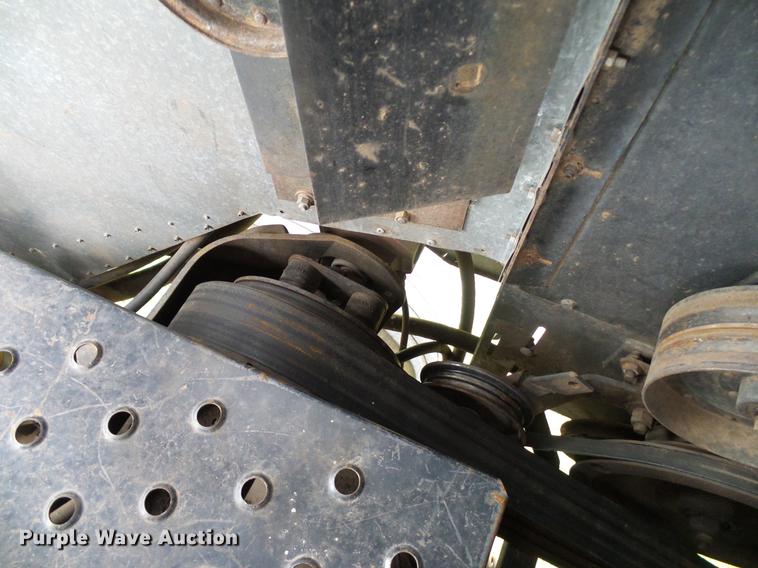 image for item DD8364 Gleaner N7 combine