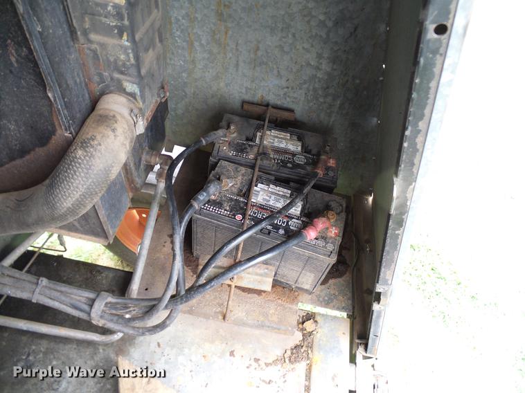 image for item DD8364 Gleaner N7 combine