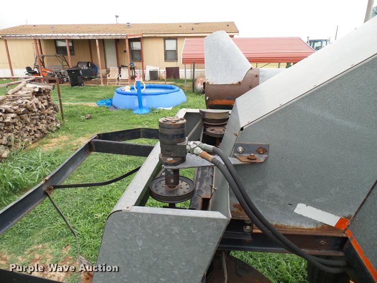 image for item DD8364 Gleaner N7 combine