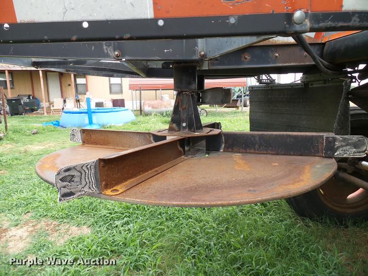 image for item DD8364 Gleaner N7 combine