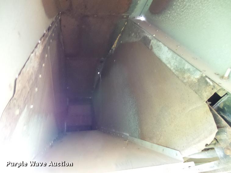 image for item DD8364 Gleaner N7 combine