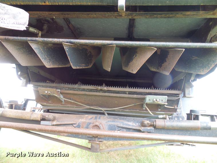 image for item DD8364 Gleaner N7 combine