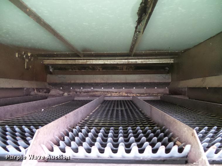 image for item DD8364 Gleaner N7 combine