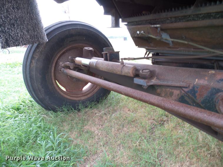 image for item DD8364 Gleaner N7 combine