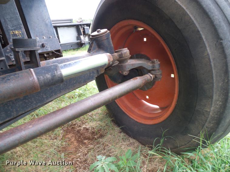 image for item DD8364 Gleaner N7 combine