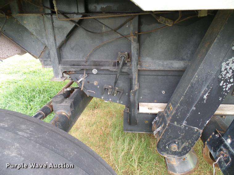 image for item DD8364 Gleaner N7 combine