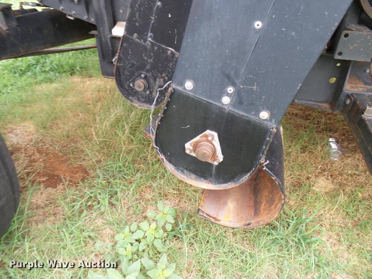 image for item DD8364 Gleaner N7 combine