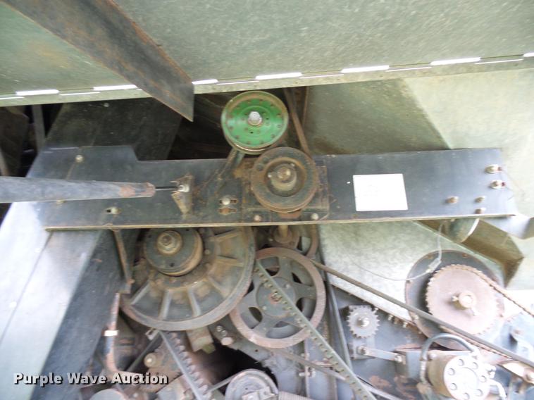 image for item DD8364 Gleaner N7 combine