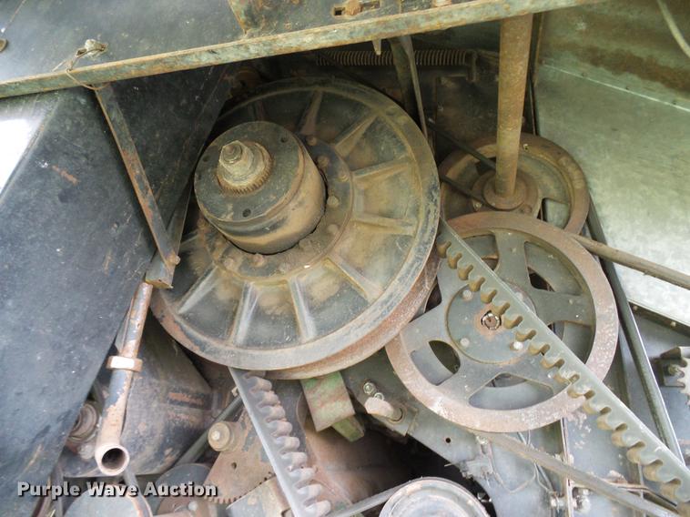 image for item DD8364 Gleaner N7 combine