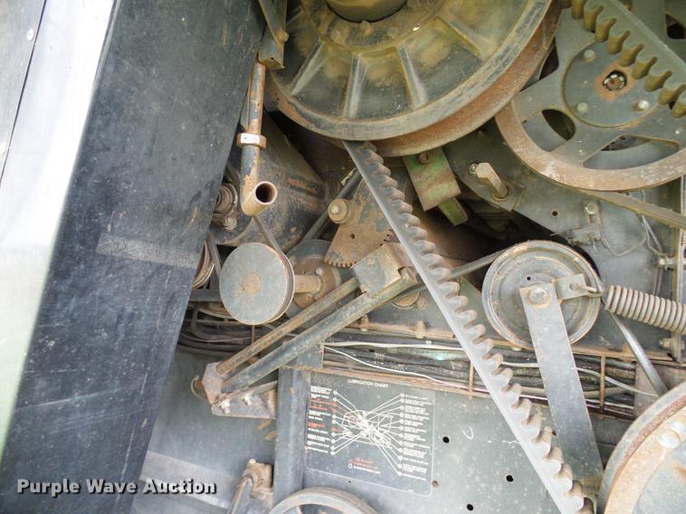 image for item DD8364 Gleaner N7 combine