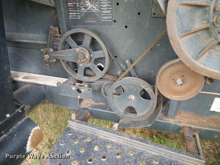 image for item DD8364 Gleaner N7 combine