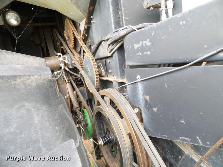 image for item DD8364 Gleaner N7 combine