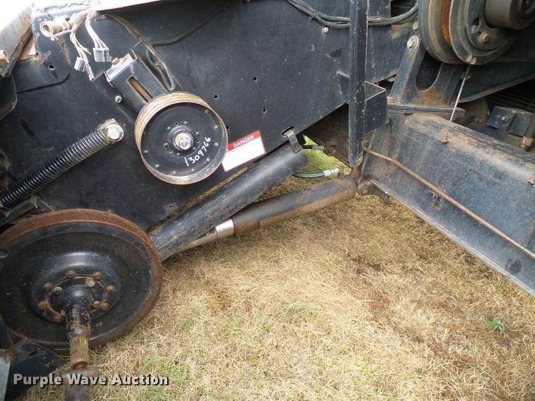 image for item DD8364 Gleaner N7 combine