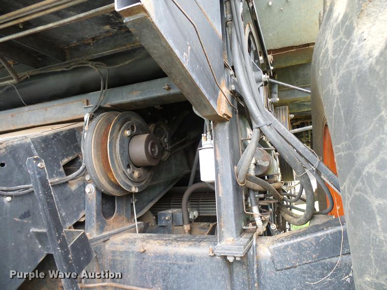 image for item DD8364 Gleaner N7 combine