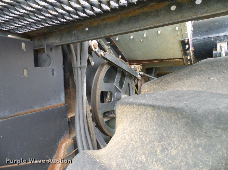 image for item DD8364 Gleaner N7 combine