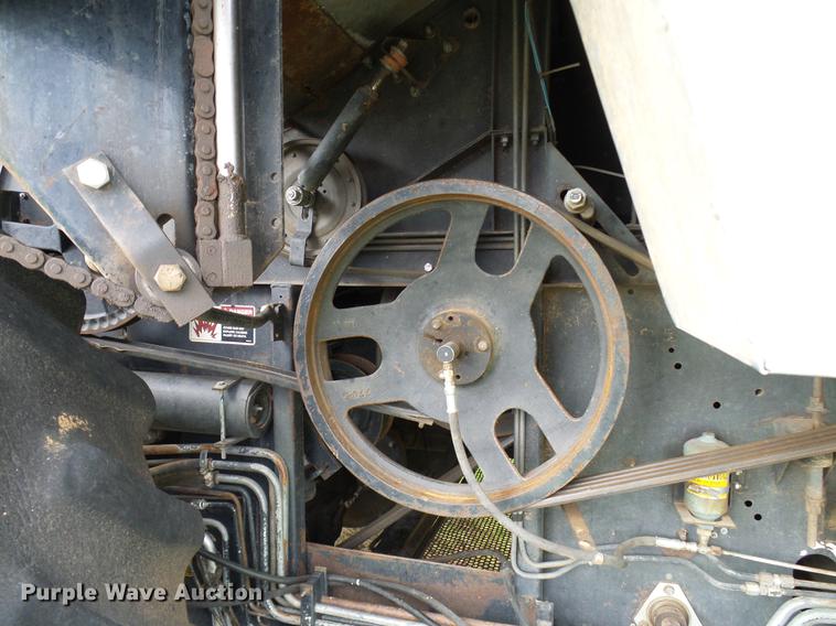 image for item DD8364 Gleaner N7 combine