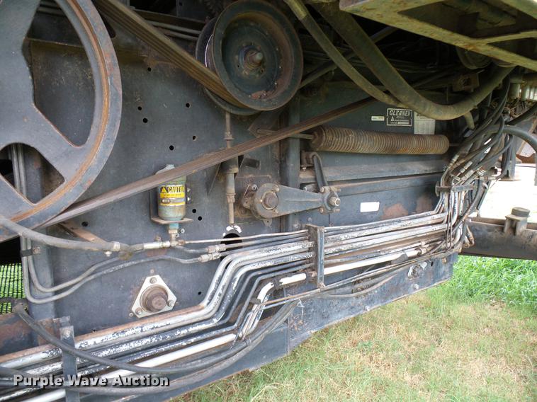 image for item DD8364 Gleaner N7 combine