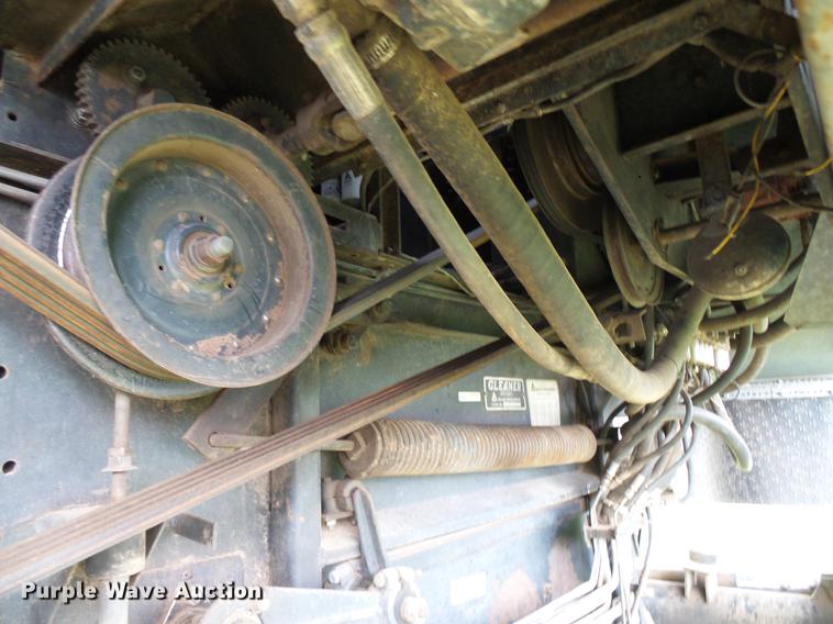 image for item DD8364 Gleaner N7 combine